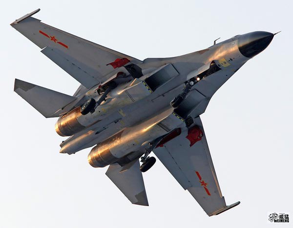 Từ vụ Trung Quốc nằng nặc mua Su-27: Vì sao Bắc Kinh chết mê chết mệt chiến đấu cơ Nga? - Ảnh 2.