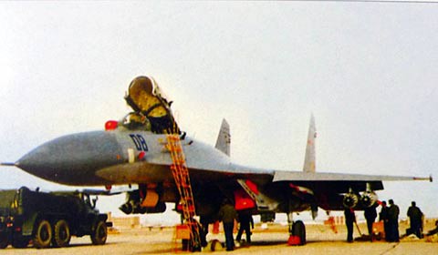 Từ vụ Trung Quốc nằng nặc mua Su-27: Vì sao Bắc Kinh chết mê chết mệt chiến đấu cơ Nga? - Ảnh 1.