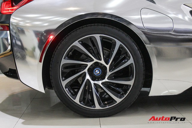 BMW i8 dán decal chrome bạc độc nhất Việt Nam rao bán lại giá 3,9 tỷ đồng - Ảnh 12.