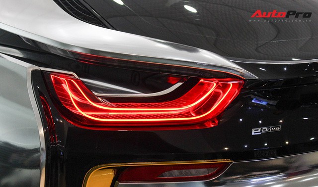 BMW i8 dán decal chrome bạc độc nhất Việt Nam rao bán lại giá 3,9 tỷ đồng - Ảnh 10.