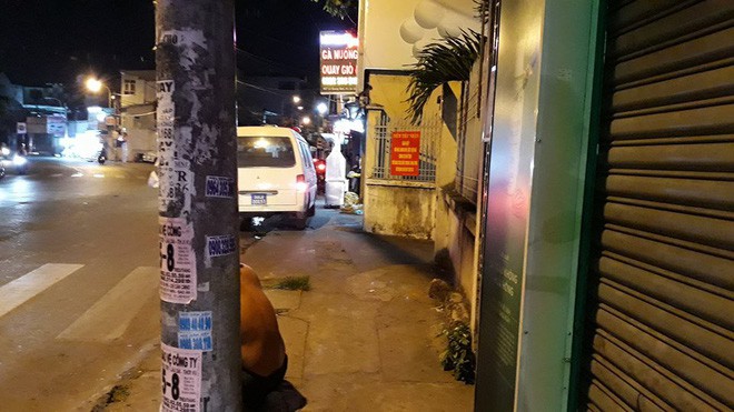 Nghi người đàn ông tự sát trong nhà vệ sinh trụ sở công an phường ở Sài Gòn - Ảnh 1.