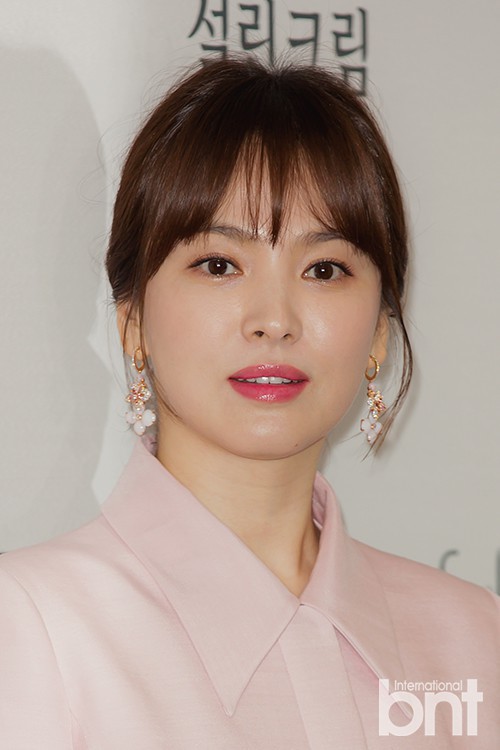 Song Hye Kyo lần đầu xuất hiện chính thức tại Hàn: Đẹp xuất sắc, nhưng mặt và bụng hơi đáng nghi? - Ảnh 7.