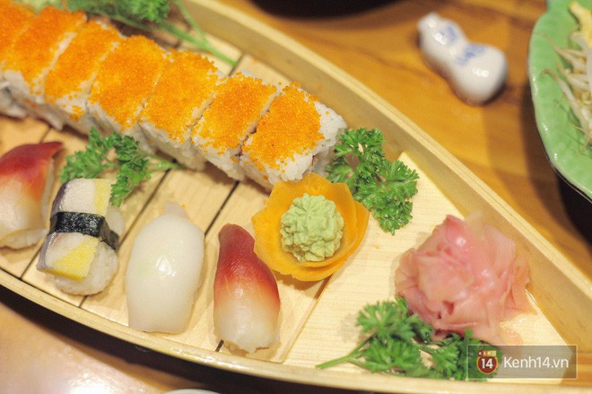 Chuẩn bị đưa đũa gắp thì miếng sushi bỗng động đậy vẫy vẫy, bạn có dám ăn không? - Ảnh 1.