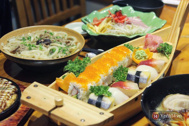 Chuẩn bị đưa đũa gắp thì miếng sushi bỗng động đậy vẫy vẫy, bạn có dám ăn không? - Ảnh 2.