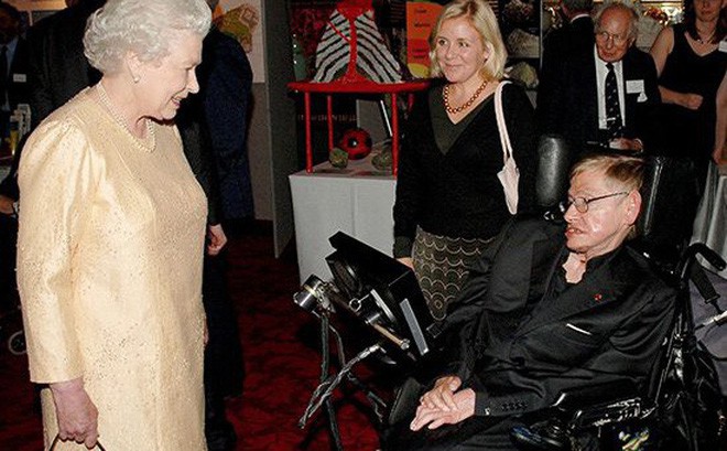 Nguyện ước ngày cuối đời của Stephen Hawking: Gọi mãi tiếng Gia đình thiêng liêng - Ảnh 1.