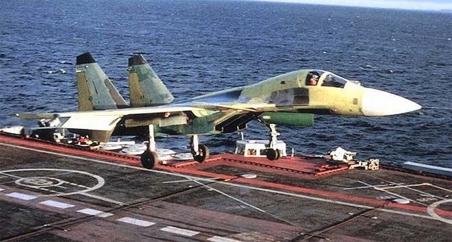 Tiêm kích hạm hai chỗ ngồi song song bí ẩn của Hải quân Nga - Ảnh 5.