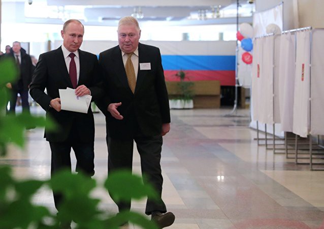 Bầu cử tổng thống Nga 2018: Ông Putin đi bỏ phiếu tại cùng địa điểm tổng tuyển cử 2012 - Ảnh 1.
