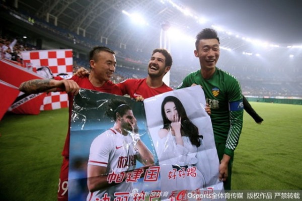 Ngắm nhan sắc mỹ nhân Trung Quốc khiến cựu sao Chelsea ‘mê như điếu đổ’ - Ảnh 2.