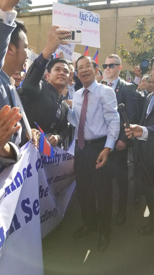 Chùm ảnh: Tinh thần selfie cao độ của Thủ tướng Campuchia cùng các nguyên thủ ASEAN - Ảnh 7.
