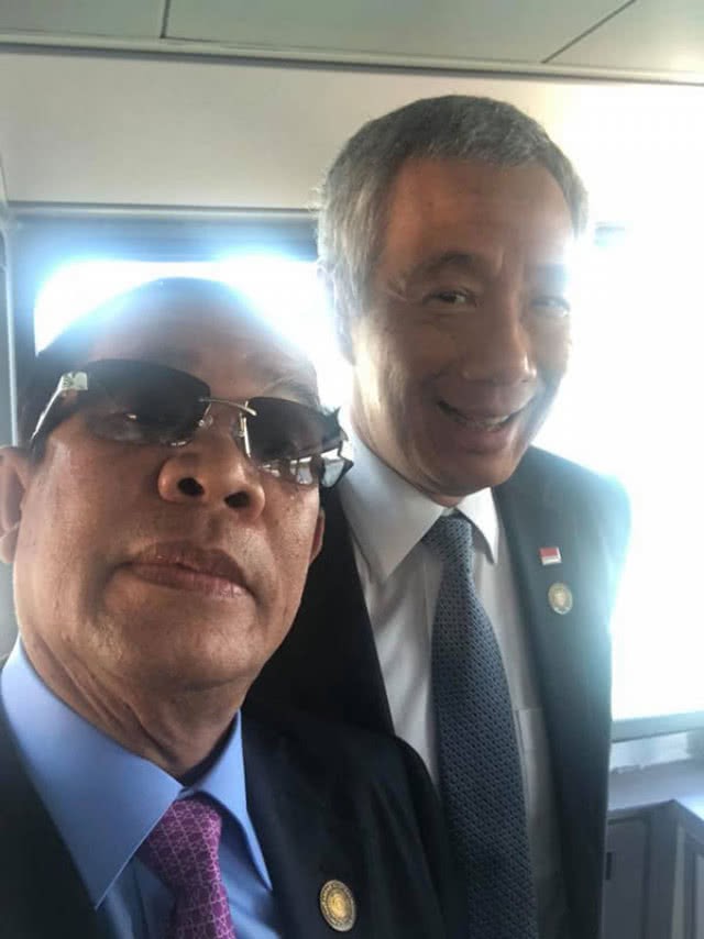 Chùm ảnh: Tinh thần selfie cao độ của Thủ tướng Campuchia cùng các nguyên thủ ASEAN - Ảnh 3.