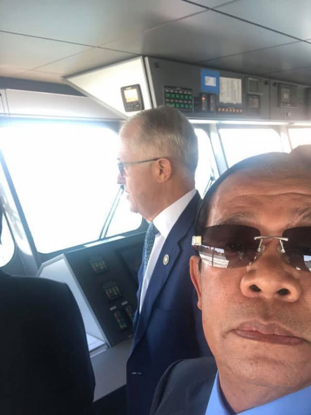 Chùm ảnh: Tinh thần selfie cao độ của Thủ tướng Campuchia cùng các nguyên thủ ASEAN - Ảnh 5.