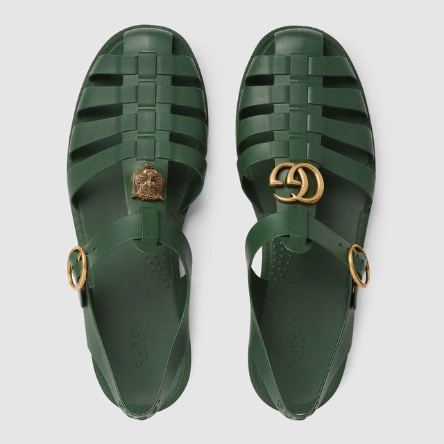 Có giá hơn 11 triệu nhưng hình như sandal của Gucci trông quá giống dép rọ bộ đội của nước ta thì phải - Ảnh 3.