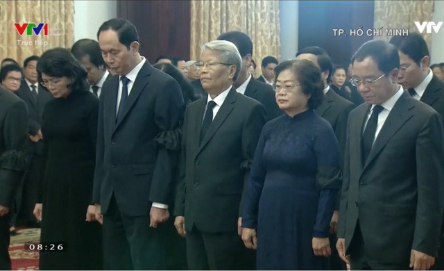 Đoàn Chủ tịch nước do Chủ tich Trần Đại Quang dẫn đầu đến kính viếng nguyên Thủ tướng Phan Văn Khải.