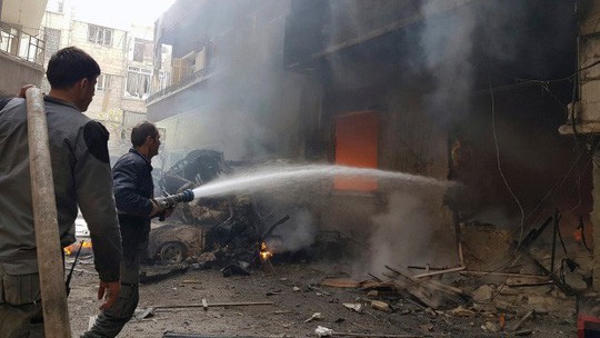 Syria: Phiến quân dội rốc-két vào Damascus, 35 người chết - Ảnh 1.