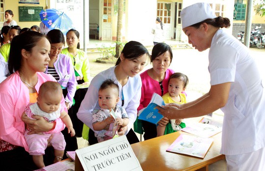 Nhiều thay đổi bất ngờ về tiêm chủng vắc-xin cho mẹ và bé - Ảnh 1.