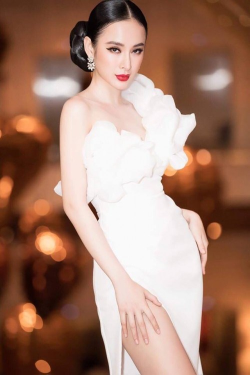 Hoa hậu Hương Giang ‘thách thức’ Angela Phương Trinh khi đụng váy xẻ đùi cao tận eo - Ảnh 6.