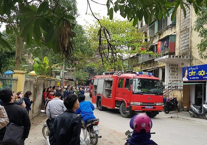 Cháy tầng 5 chung cư ở Nghệ An, nhiều người sợ hãi tháo chạy - Ảnh 4.