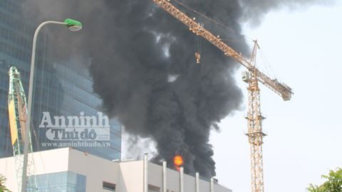 Những vụ cháy tòa nhà cao tầng kinh hoàng gây thiệt hại nặng nề về người và tài sản - Ảnh 6.