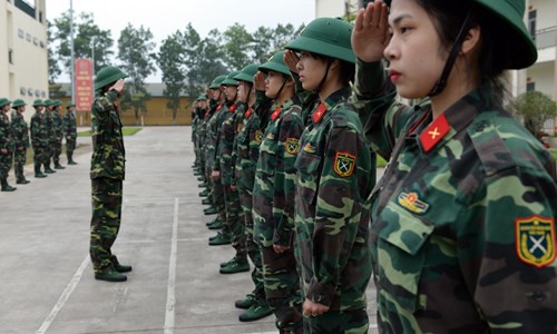 Những bóng hồng ngày đầu trong quân ngũ - Ảnh 3.