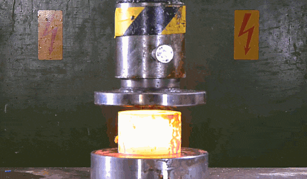 Mãn nhãn với màn thử nghiệm nén thép nóng chảy bằng máy ép thủy lực - Ảnh 2.