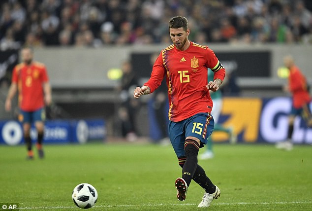 Ramos và bạn gái hơn 8 tuổi hạnh phúc chào đón cậu con trai thứ ba - Ảnh 2.