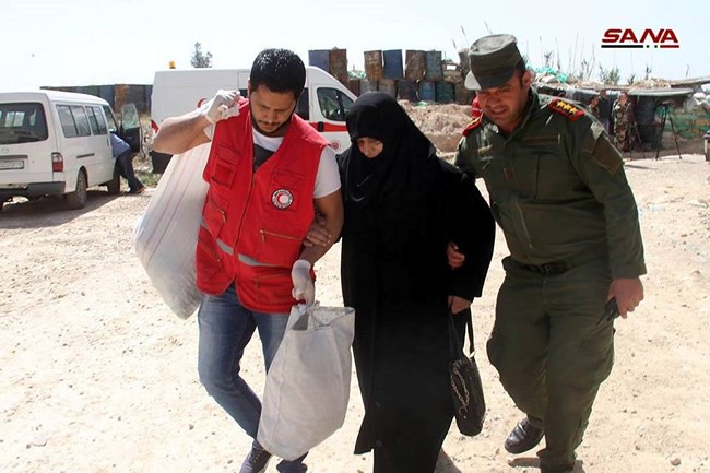 Phe thánh chiến đầu hàng lũ lượt di tản về Idlib, quân đội Syria tiến vào tiếp quản Đông Ghouta - Ảnh 4.