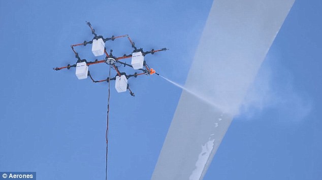 Một startup ở Latvia phát minh ra drone chữa cháy nhà cao tầng - Ảnh 1.