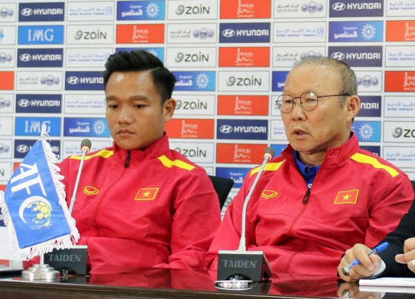 Danh sách chính thức ĐTVN: Bùi Tiến Dũng dự bị, Văn Lâm và 7 cầu thủ U23 đá chính - Ảnh 2.