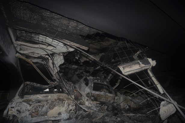 Quang cảnh cả ngàn chiếc ô tô bị cháy trơ khung trong trận hỏa hoạn ở nước Anh - Ảnh 5.