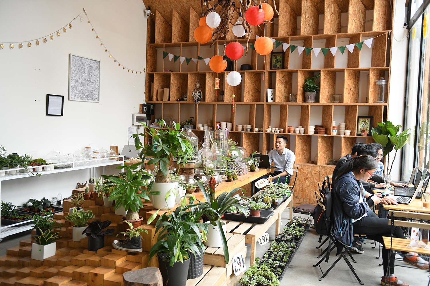 Cận cảnh quán cà phê Hà Nội được báo Mỹ ca ngợi như Rừng Nhiệt đới trong lòng thành phố - Ảnh 21. Cận cảnh quán cà phê Hà Nội được báo Mỹ ca ngợi như Rừng Nhiệt đới trong lòng thành phố - Ảnh 21.