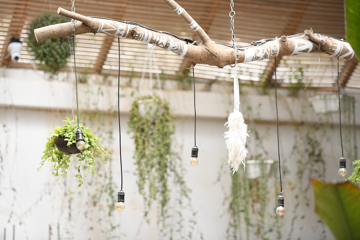 Cận cảnh quán cà phê Hà Nội được báo Mỹ ca ngợi như Rừng Nhiệt đới trong lòng thành phố - Ảnh 18. Cận cảnh quán cà phê Hà Nội được báo Mỹ ca ngợi như Rừng Nhiệt đới trong lòng thành phố - Ảnh 18.