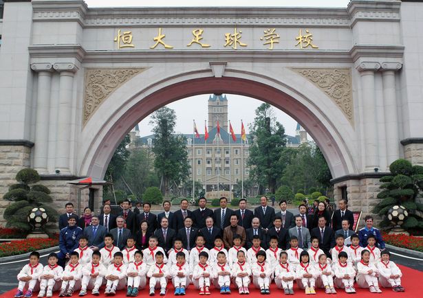 Bên trong Học viện lớn nhất thế giới, phục vụ tham vọng trở thành siêu cường bóng đá của Trung Quốc - Ảnh 1.