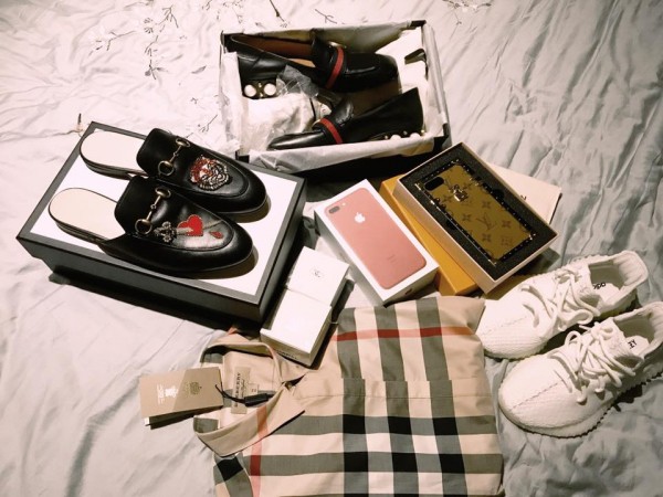 Bất ngờ với tủ đồ hiệu toàn items đắt đỏ của Hương Giang Idol - Ảnh 1. Bất ngờ với tủ đồ hiệu toàn items đắt đỏ của Hương Giang Idol - Ảnh 1.