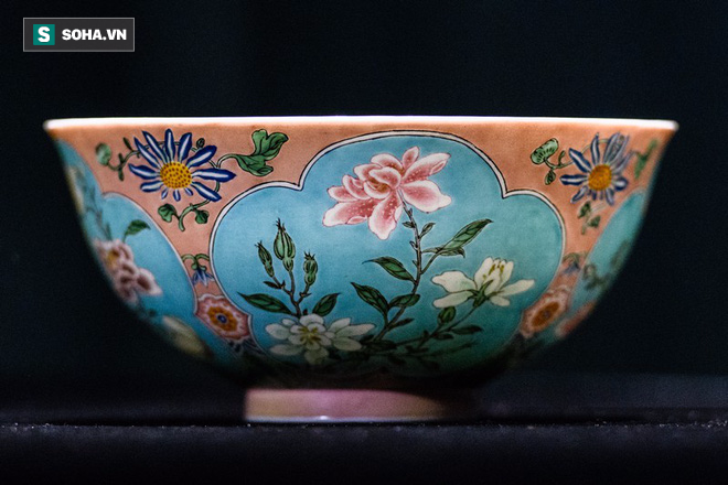 Bát gốm của vua Khang Hy được dự đoán phá kỷ lục bán đấu giá, ở mức hàng chục triệu USD - Ảnh 3. Bát gốm của vua Khang Hy được dự đoán phá kỷ lục bán đấu giá, ở mức hàng chục triệu USD - Ảnh 3.