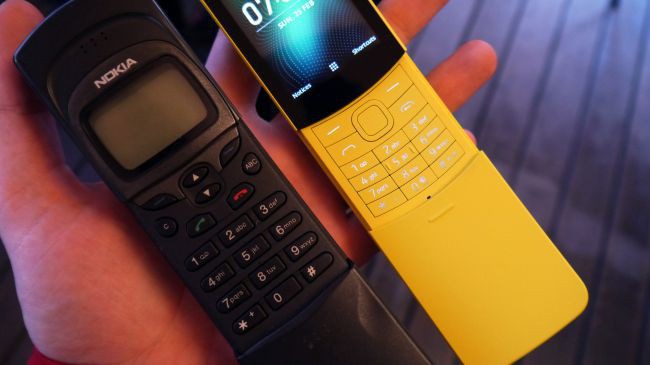 Nokia 8110 vs Nokia 8110 4G: khi kẻ quá cố gặp kẻ tái sinh - Ảnh 4. Nokia 8110 vs Nokia 8110 4G: khi kẻ quá cố gặp kẻ tái sinh - Ảnh 4.