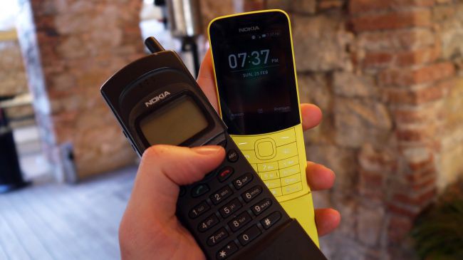 Nokia 8110 vs Nokia 8110 4G: khi kẻ quá cố gặp kẻ tái sinh - Ảnh 5. Nokia 8110 vs Nokia 8110 4G: khi kẻ quá cố gặp kẻ tái sinh - Ảnh 5.