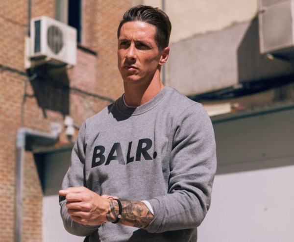 Top 10 ‘nam thần’ của làng bóng đá thế giới: Ronaldo ‘ngồi mâm trên’ Messi - Ảnh 9.