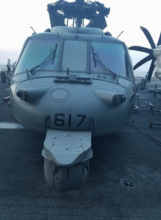 Dàn máy bay khủng trên tàu sân bay Mỹ USS Carl Vinson ở Đà Nẵng: Có treo vũ khí không? - Ảnh 3.