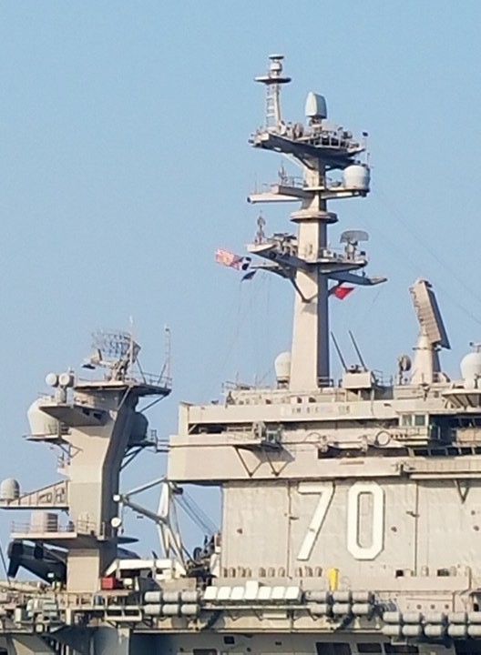 [ẢNH] Cận cảnh tàu sân bay USS Carl Vinson tại Đà Nẵng - Ảnh 7.