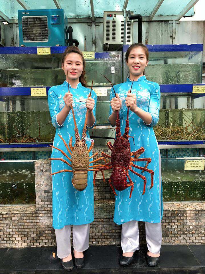 Ng&agrave;y 8/3: Qu&yacute; &ocirc;ng mạnh tay chi h&agrave;ng chục triệu đồng mua t&ocirc;m h&ugrave;m tặng người thương - Ảnh 1.