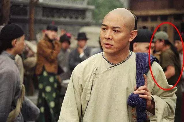  Sạn vô duyên trong phim Hoa ngữ: Thời cổ xuất hiện hộp gà rán, lốp xe cao su - Ảnh 4.
