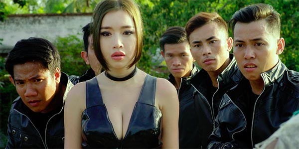 Hình ảnh bỏng mắt của Elly Trần khi đóng phim cùng Mike Tyson, Trương Quân Ninh - Ảnh 3.