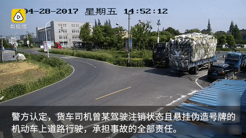 Trung Quốc: Dùng dây kéo xe 3 bánh sau xe tải, tai nạn kinh hoàng bất ngờ xảy ra - Ảnh 1.