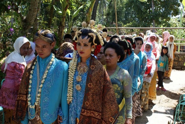 Tranh cãi không có hồi kết quanh tục cho phép đàn ông ‘năm thê bảy thiếp’ ở Indonesia - Ảnh 1.