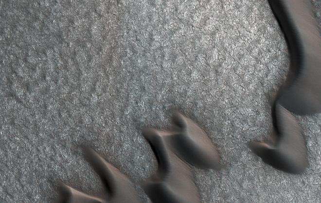 NASA vừa chụp được một bức ảnh quái dị trông chẳng khác gì hàng fake về Sao Hoả - Ảnh 1.
