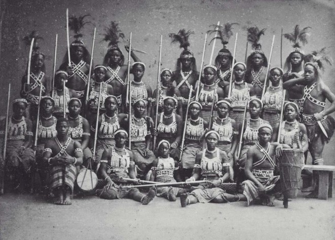 Không chỉ trong Black Panther, lịch sử châu Phi cũng từng chứng kiến một đội quân phụ nữ quả cảm và khét tiếng - Ảnh 2.