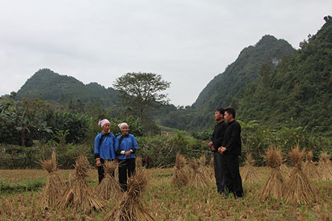 Kỳ bí làng rèn Phúc Sen - Ảnh 2.