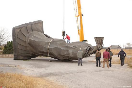 24h qua ảnh: Tượng Tần Thủy Hoàng 6 tấn bị gió thổi đổ úp mặt - Ảnh 5.