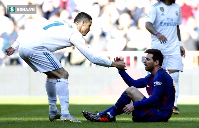 Tịt ngòi ở trận thua AS Roma, Messi đã đầu hàng trước Ronaldo - Ảnh 1.