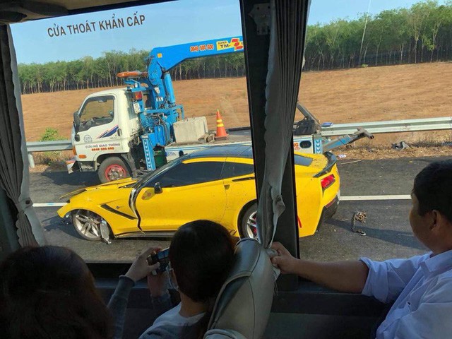 Sau tai nạn kinh hoàng, chủ xe Chevrolet Corvette chụp hình đăng Facebook: Chúc mọi người mua được siêu xe để đi an toàn - Ảnh 5.